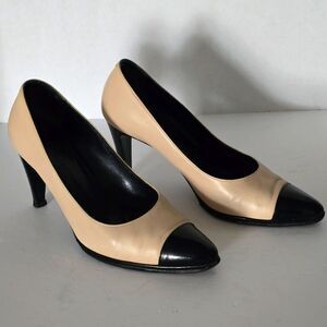 CHANEL Beige Calf Leather Black Patent Pumps Size 35.5/US 5.5
